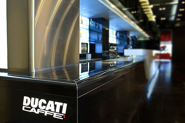 Ducati Caffè, vista de la barra