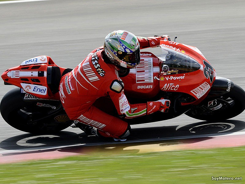 Troy Bayliss - en el Circuito de Mugello con la Ducati GP9 