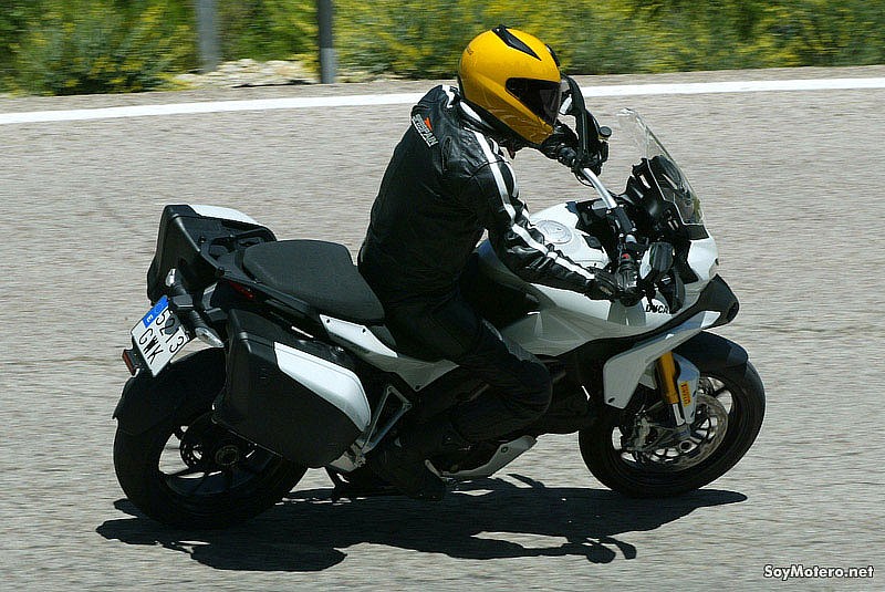 Ducati Multistrada 1200 S Touring - postura de conducción
