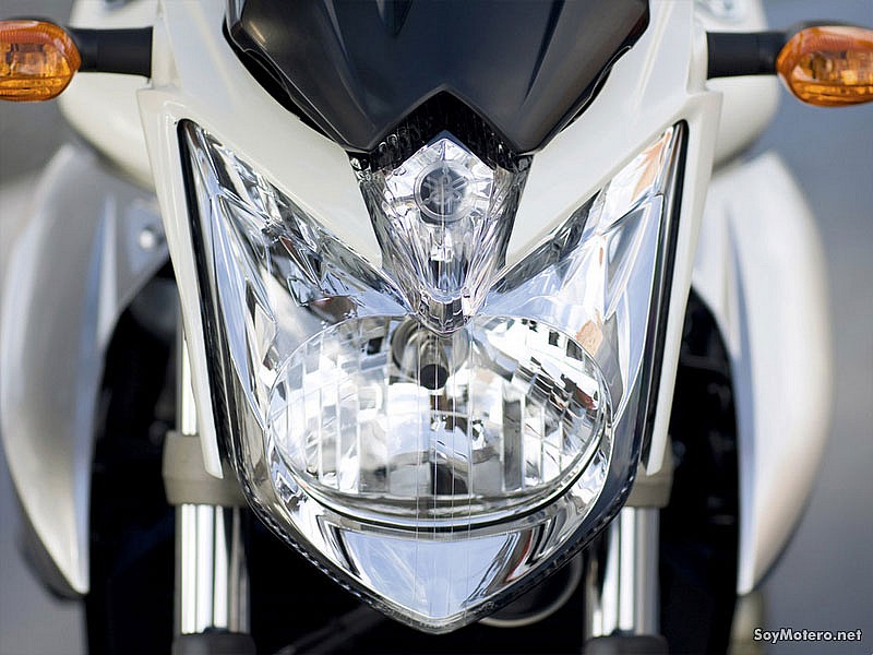 Prueba Yamaha XJ6 - Detalle óptica delantera