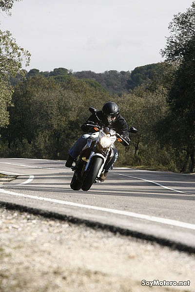 Prueba Yamaha XJ6 - En curvas diversión asegurada