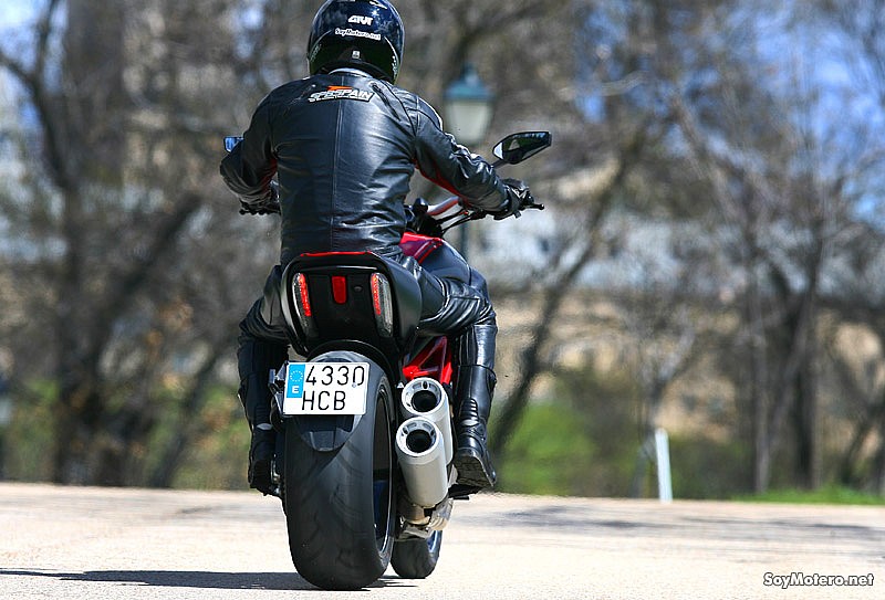 Ducati Diavel Carbon Red, vista posterior