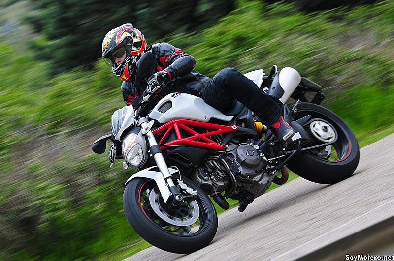 Prueba Ducati 796 2011: Frenos radiales para mejorar la frenada