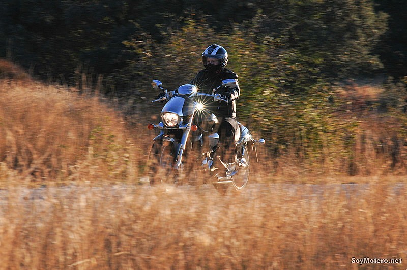 Prueba Suzuki Intruder 1800R: De ruta con una gran moto