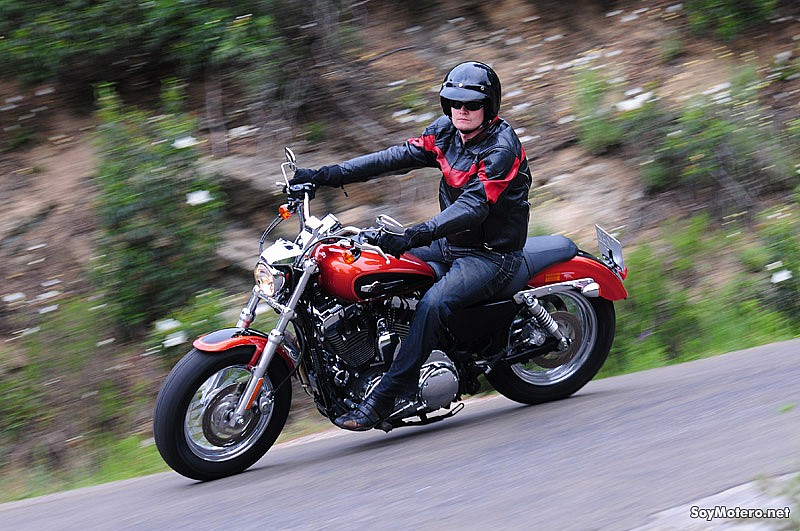 Prueba Harley Davidson XL 1200 Custom 2011: Una atrapamiradas