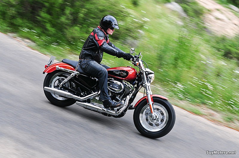 Prueba Harley Davidson XL 1200 Custom 2011: Raza y estilo americanos