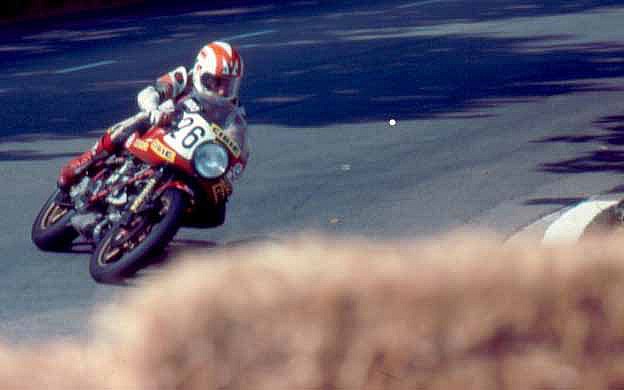 Salvador Cañellas (Ducati 860), en 1973 año en que logró la 2ª victoria de la subida al Montjüic con Min Grau