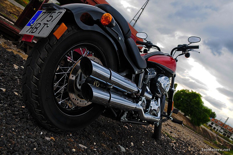 Prueba Harley-Davidson Blackline 2012: vista trasera izquierda
