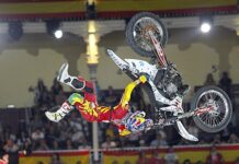 Foto detalle de unos de los saltos de Dany Torres durante su participación en el Red Bull X fighters de Las Ventas 2012