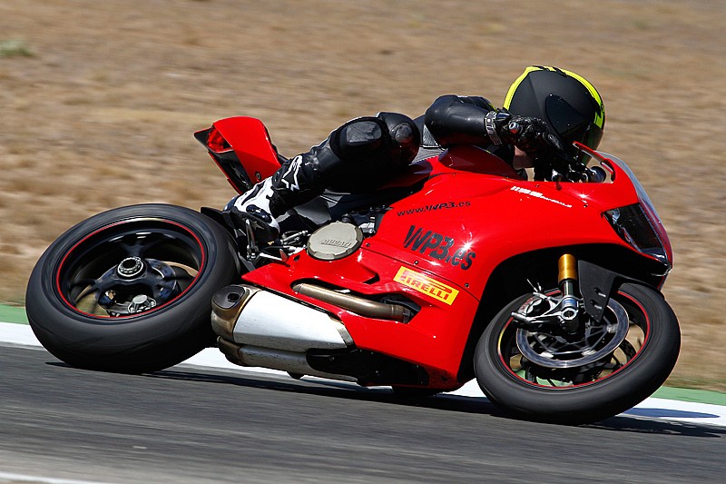 Probando la Ducati 1199 Panigale S ABS en el Circuito de Albacete