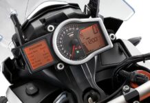 KTM 1190 Adventure: display multi-información, ordenador de a bordo y toma de corriente
