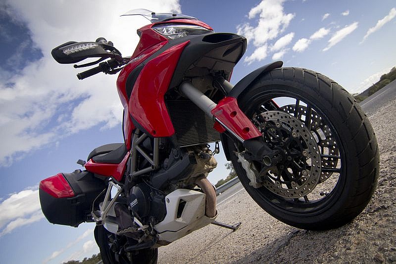 El cubrecárter de la Ducati Multistrada 1200 S Touring 2013 es ideal para evitar daños en el motor