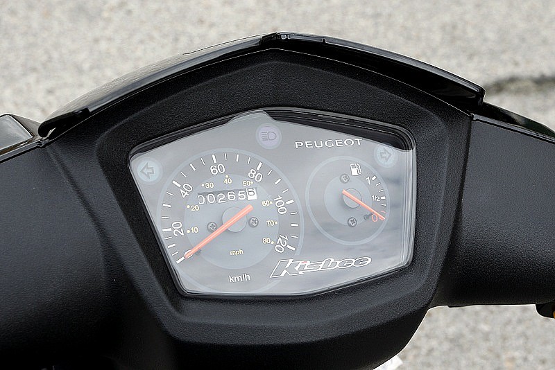 Cuadro de relojes del Peugeot Kisbee 100