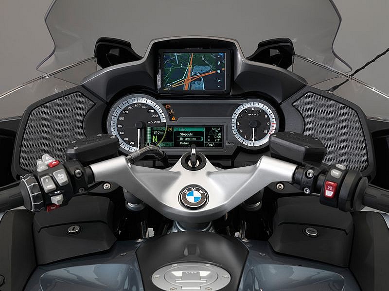 Nueva instrumentación de la BMW R1200RT 2014, con diseño inspirado en la K1600GT