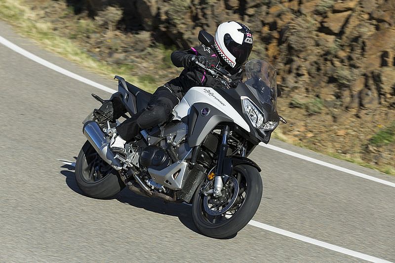 La Honda VFR800X Crossrunner 2015 es una moto con estilo, confortable y funcional