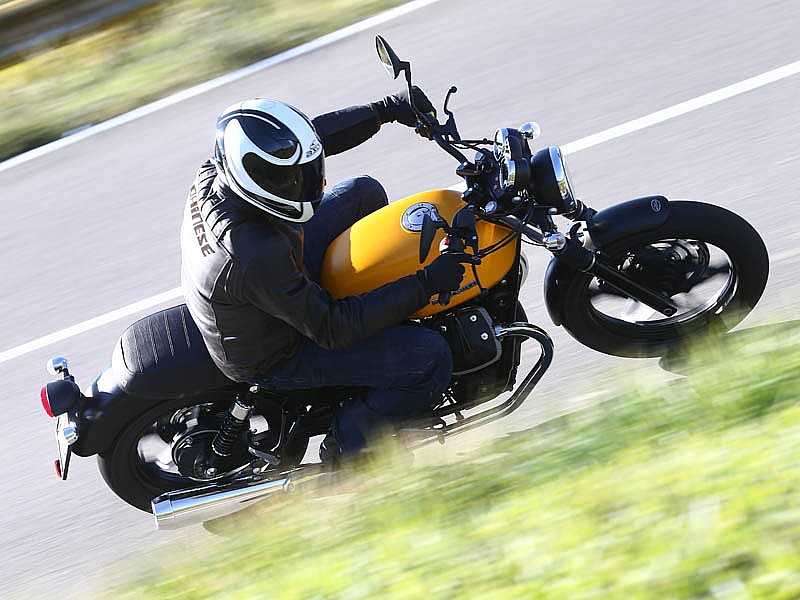 Control de tracción y ABS son dos novedades técnicas importantes en la gama Moto Guzzi V7 II 2015 