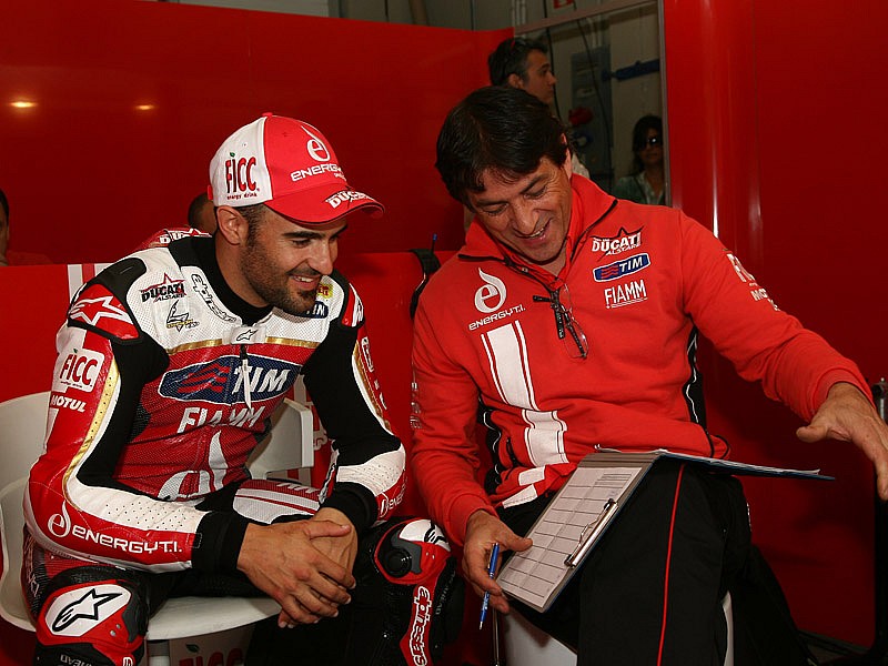 Tras la lesión de Checa, Forés pilotó su moto en Jerez