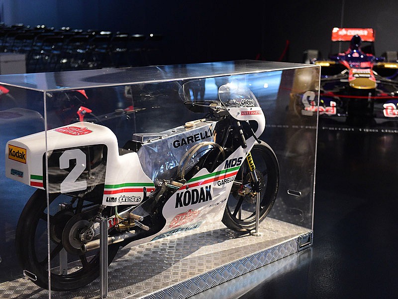 Las motos de Gresini comparten espacio con el F1 de Toro Rosso