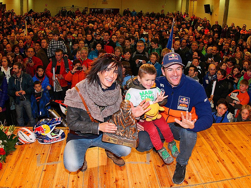 Homenaje en su localidad natal, Avià, tras ganar su quinto Dakar.