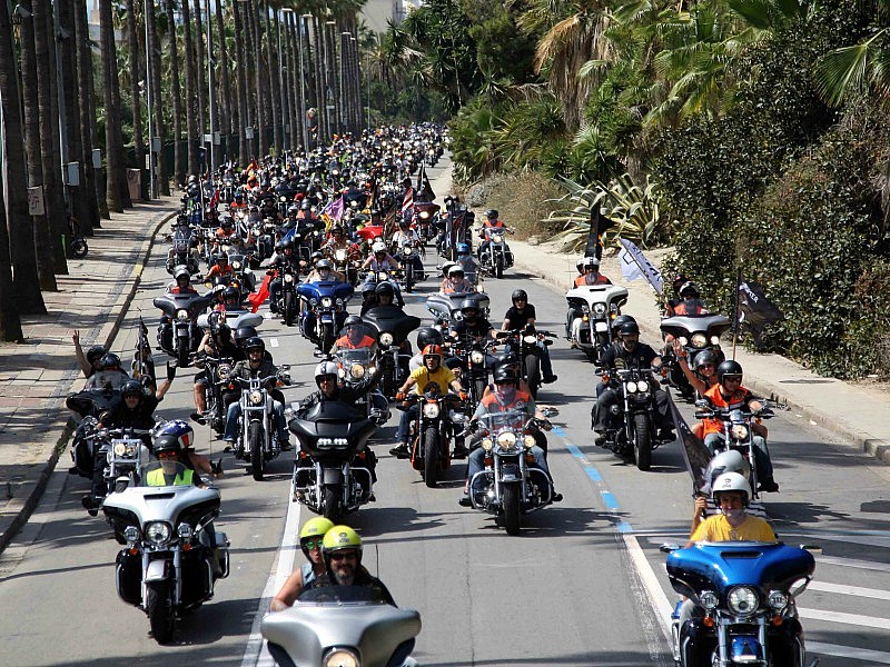 El Desfile de Banderas en el Barcelona Harley Days.