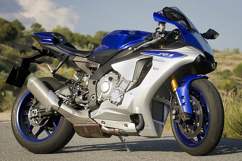 La Yamaha R1 2015 ha dado dos pasos hacia delante en vez de uno