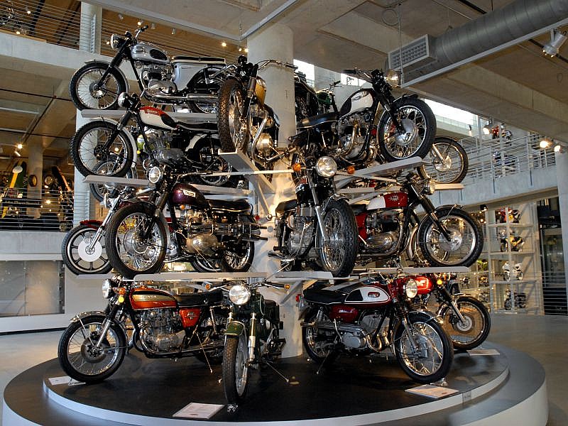 Expositor museo Barber Motorsports Park.