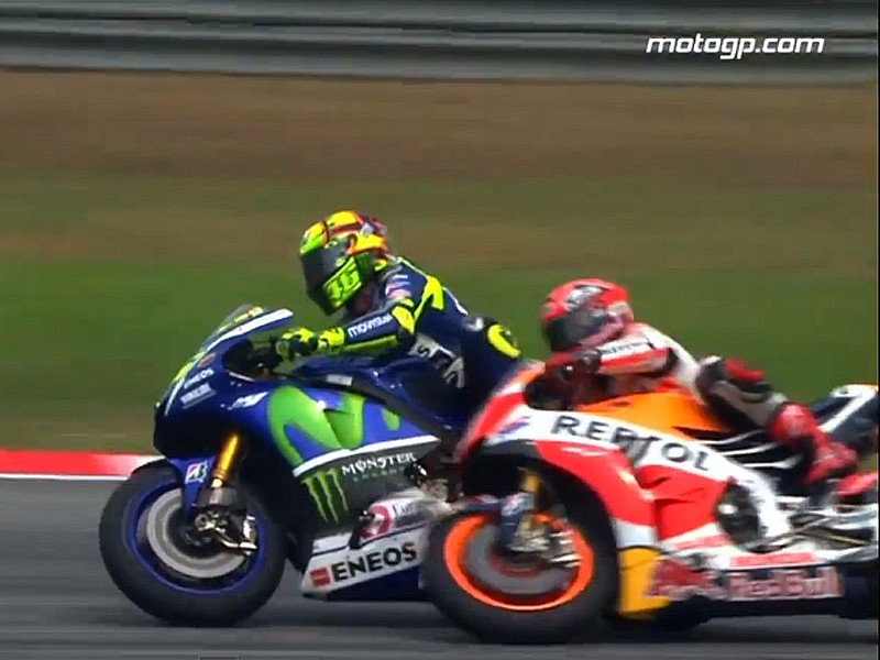 Rossi tira a Márquez: El incidente paso a paso