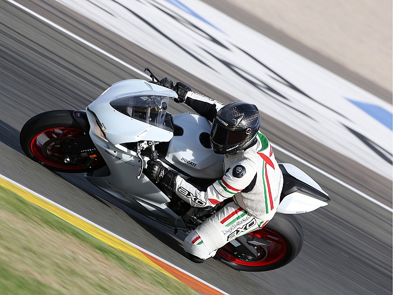 El público pudo ver la Ducati 959 Panigale por primera vez en el Salón EICMA de Milán