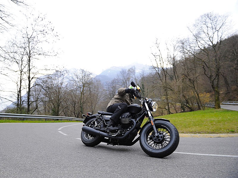 La Moto Guzzi V9 Bobber cuenta con ABS, control de tracción y doble modo de conducción