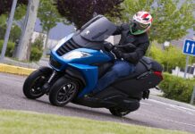 El azul y el negro comparten protagonismo en el Peugeot Metropolis