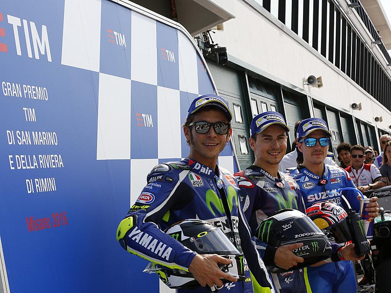 Rossi, Lorenzo y Viñales en primera fila
