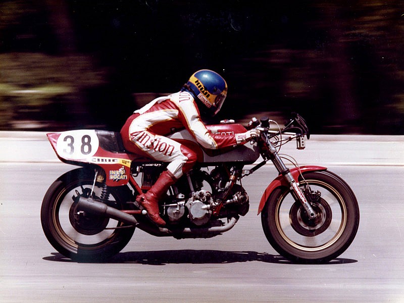 Min Grau sobre una Ducati NCR en 1978