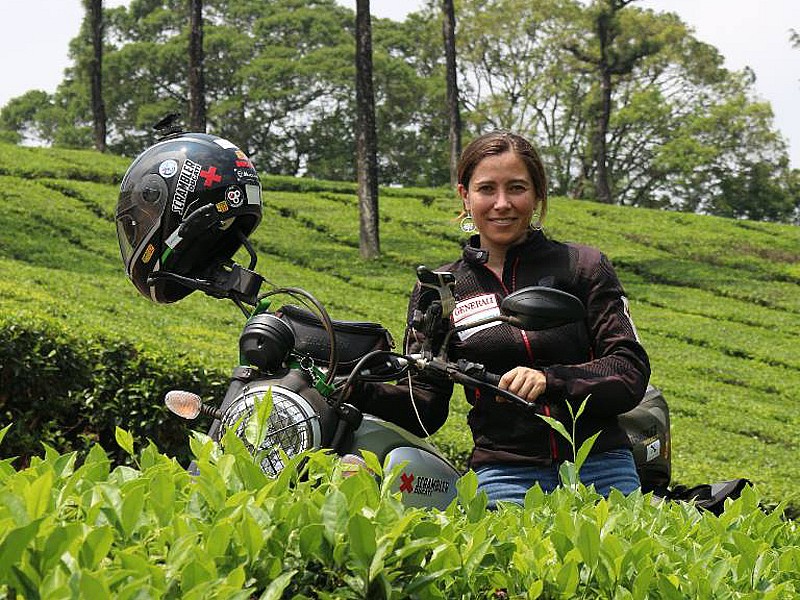 Alicia en la plantaciones de té kerala en la India