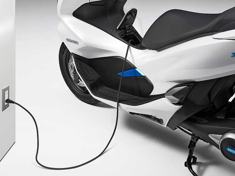 Nuevos Honda PCX 2018: híbrido y eléctrico