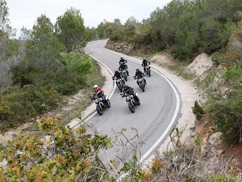 La Ducati Scrambler Special 1100 marchado en grupo de frente