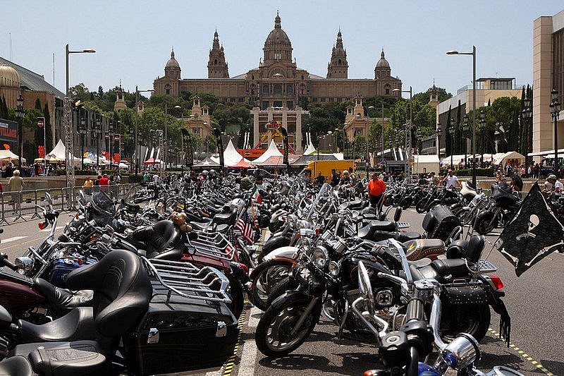 Motos aparcadas en Montjuic (Barcelona)