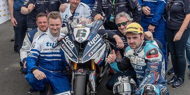 IoM TT 2018: Michael Dunlop gana en Superbike