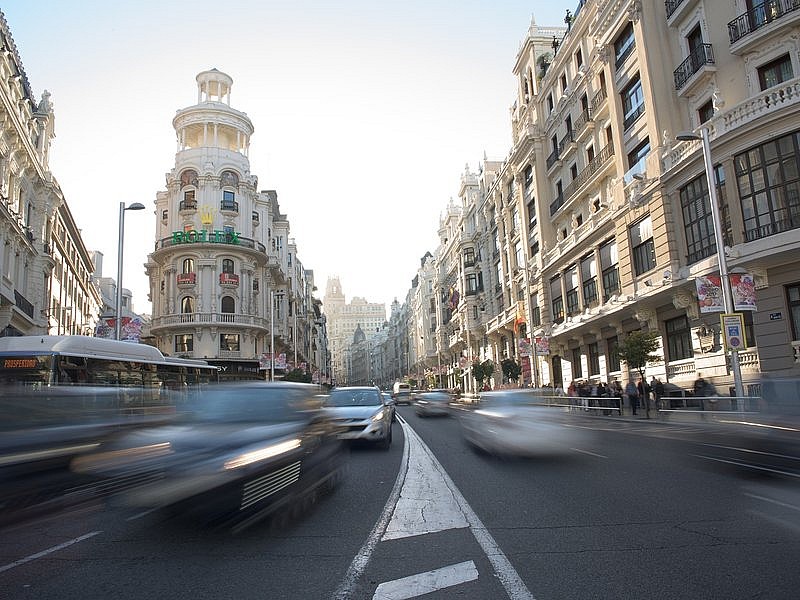 Tráfico en la Gran Vía de Madrid