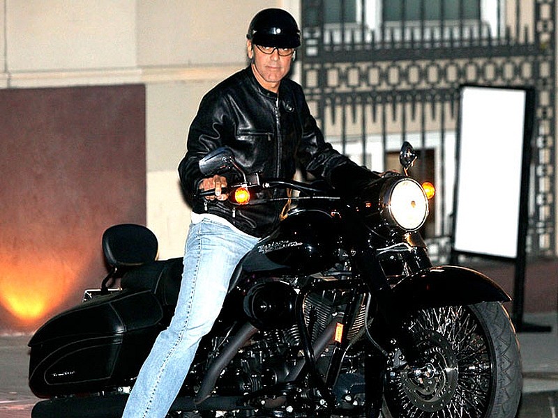George Clooney en moto