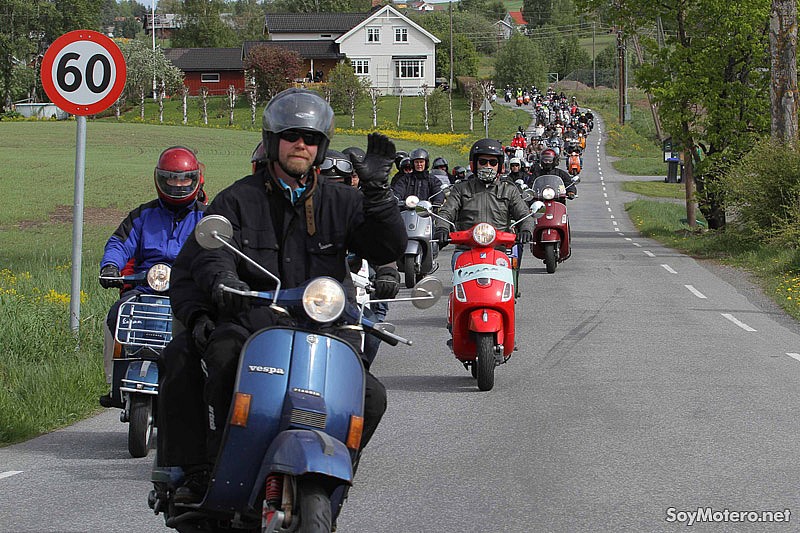 Desfile de Vespas en Noruega, Vespa World Days 2011