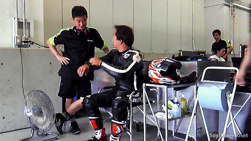 Hidemichi Takahashi - piloto de pruebas Kawasaki ZX-10R 2011 en Suzuka