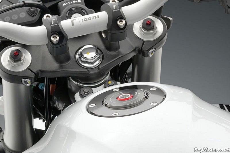 Tapón de combustible y manillar Rizoma para la Honda Hornet 600 2011