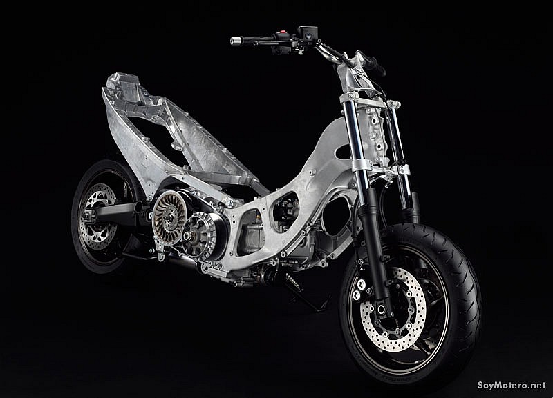 Yamaha Tmax 2012: parte ciclo. Basculante y amortiguaciones