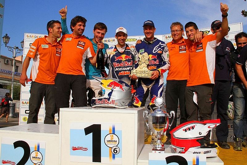 Podio del rally de Cerdeña 2013, con victoria de Marc Coma (KTM)