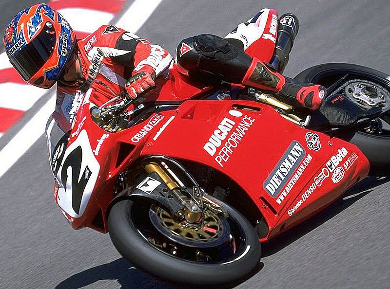 Carl Fogarty ganó cuatro Mundiales de Superbikes con Ducati