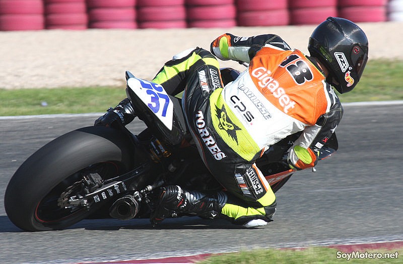 Torres entrenando con la Yamaha en el circuito de Albacete.