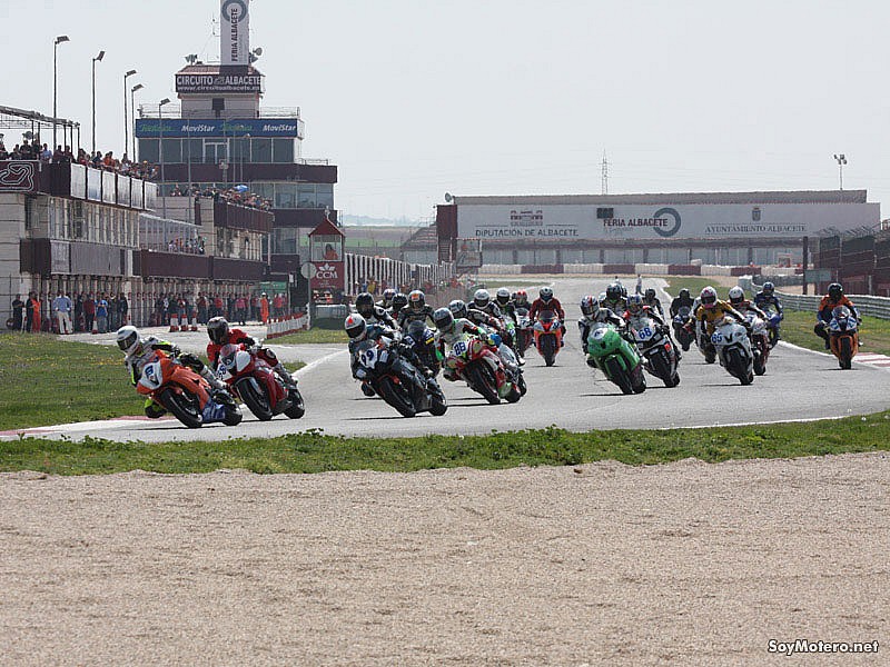 Salida de la carrera de Supersport en el Campeonato Mediterráneo de Velocidad 2009, Circuito de Albacete