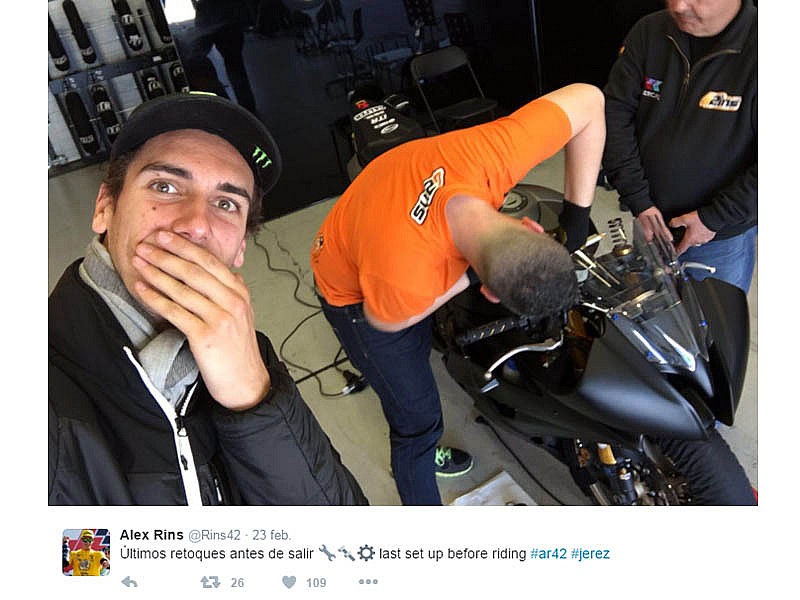 Álex Rins y la Yamaha durante los test de Jerez