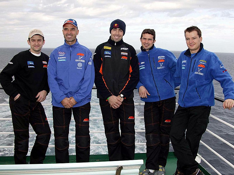 Un equipo histórico, el de KTM: de izda a derecha, Isidre Esteve, Fabrizio Meoni, Nani Roma, Cyril Despres y Richard Sainct.