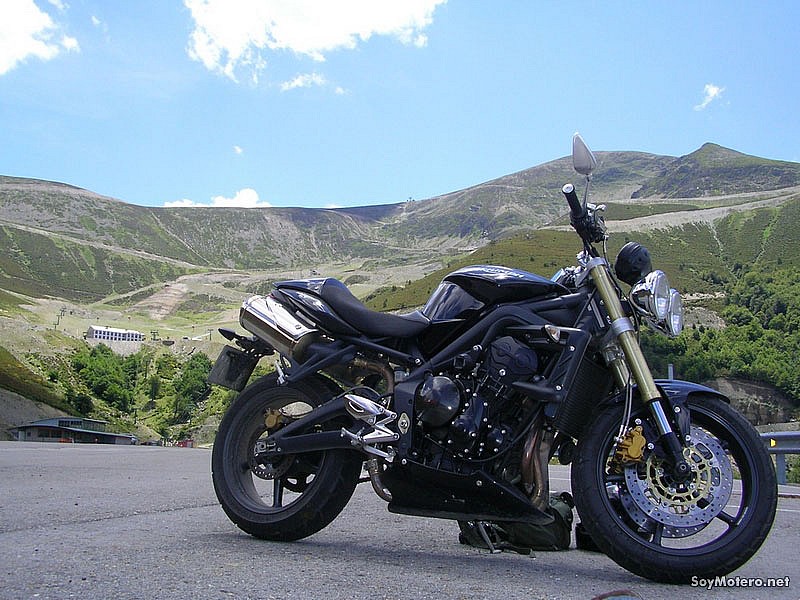 Ruta por la Sierra de la Demanda con Triumph Street Triple